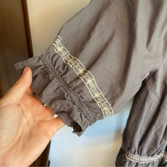 Bandolino Blu Puff Sleeve gray cream peasant blouse embroidery smocking Small - Picture 12 of 13